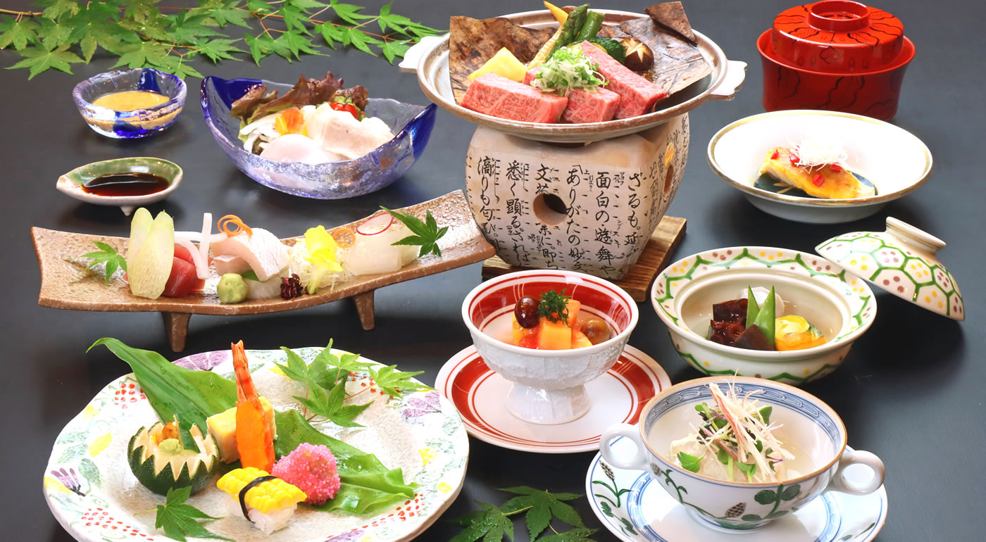 四季の日本料理を味わい、極上の下呂温泉に癒される